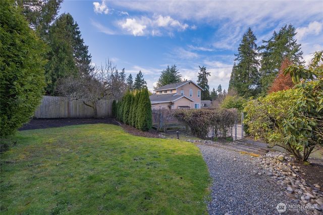 12857 SE 45th Pl, Bellevue, WA 98006