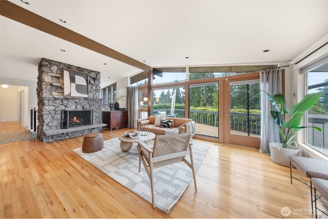 12857 SE 45th Pl, Bellevue, WA 98006