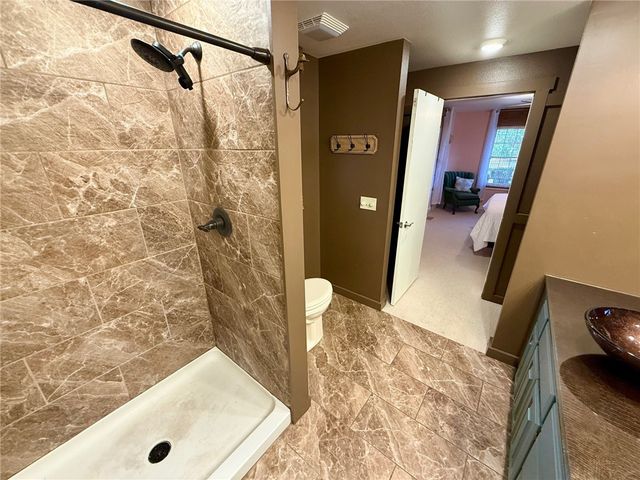 60 Crescent Drive, Eureka Springs, AR 72632