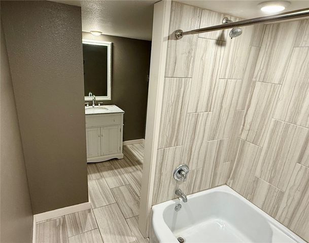 60 Crescent Drive, Eureka Springs, AR 72632