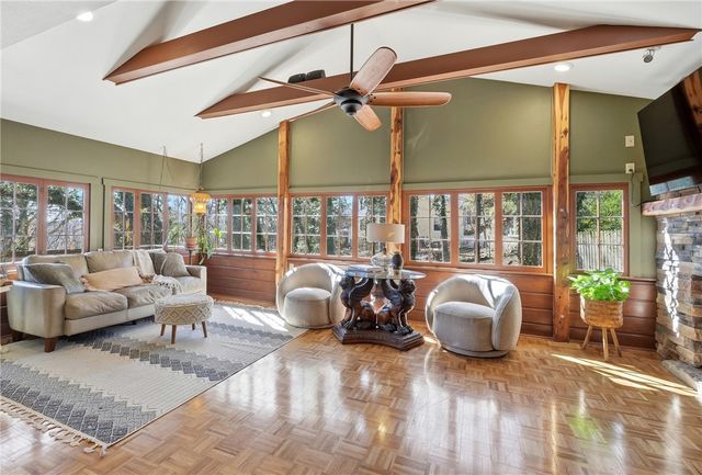 60 Crescent Drive, Eureka Springs, AR 72632