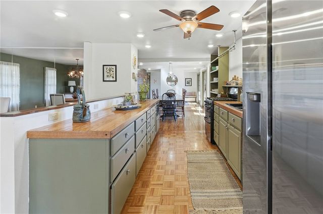 60 Crescent Drive, Eureka Springs, AR 72632