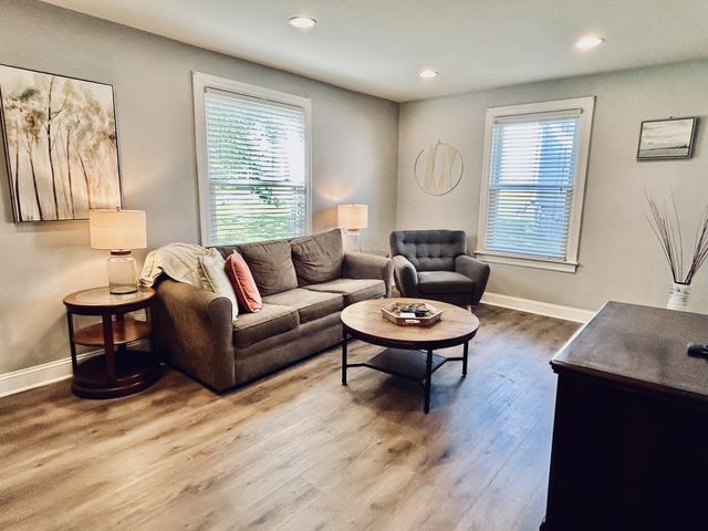 945 Chickasaw Ave, Nashville, TN 37207