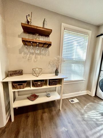 945 Chickasaw Ave, Nashville, TN 37207