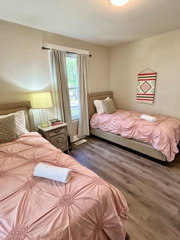 945 Chickasaw Ave, Nashville, TN 37207