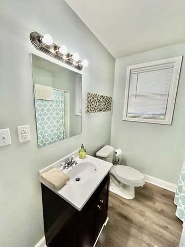 945 Chickasaw Ave, Nashville, TN 37207