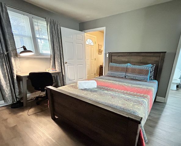 945 Chickasaw Ave, Nashville, TN 37207