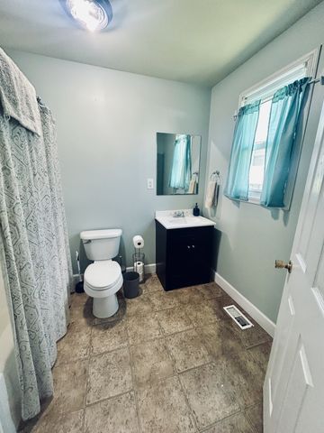 945 Chickasaw Ave, Nashville, TN 37207