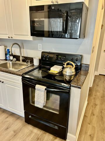 945 Chickasaw Ave, Nashville, TN 37207