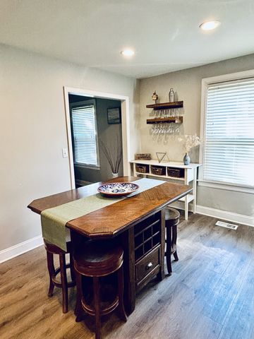 945 Chickasaw Ave, Nashville, TN 37207