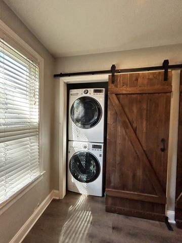 945 Chickasaw Ave, Nashville, TN 37207