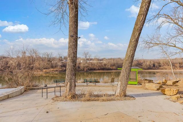 4111 Frisbie Road, Shawnee, KS 66226