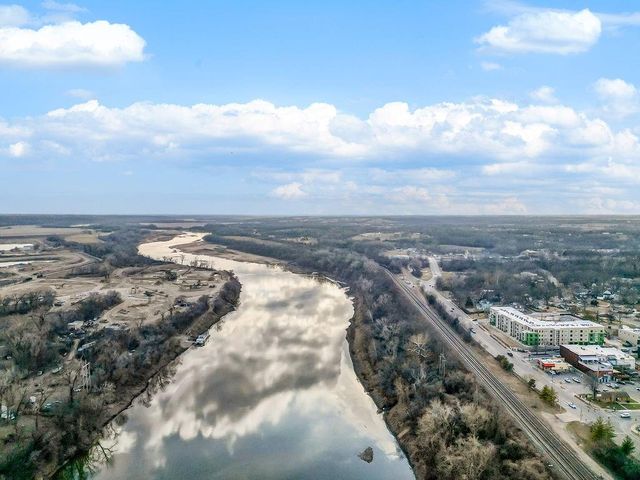 4111 Frisbie Road, Shawnee, KS 66226