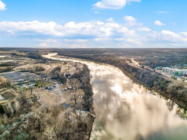 4111 Frisbie Road, Shawnee, KS 66226