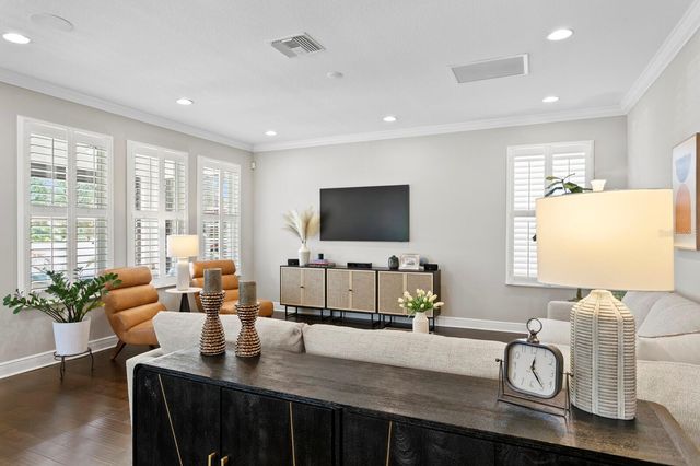 2702 W CASS STREET, Tampa, FL 33609