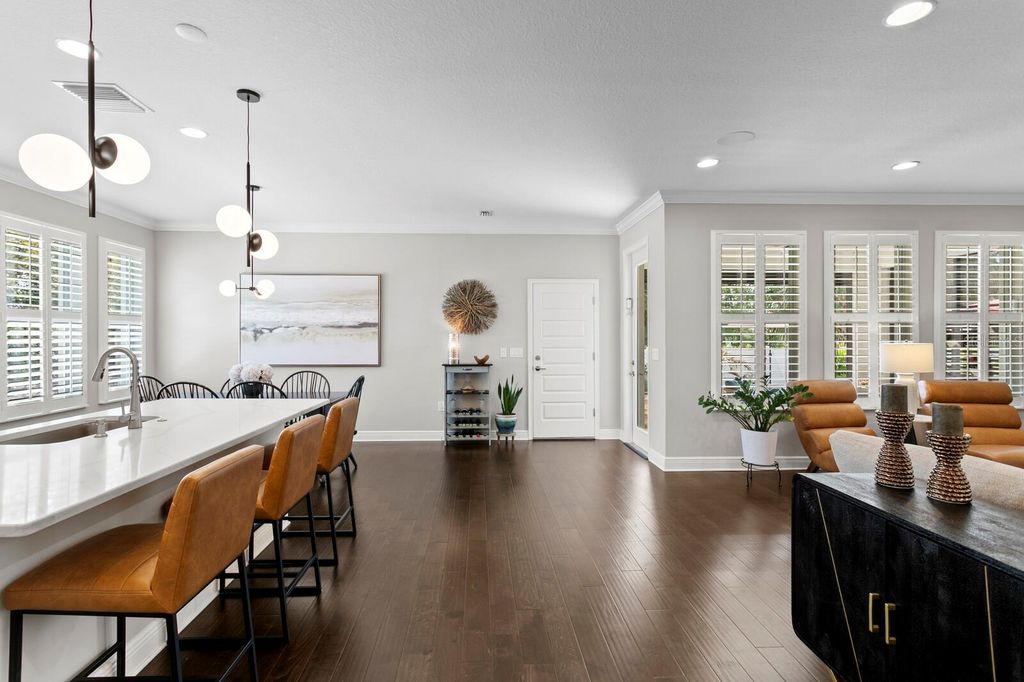 Image 18 of property listing at 2702 W CASS STREET, Tampa, FL 33609