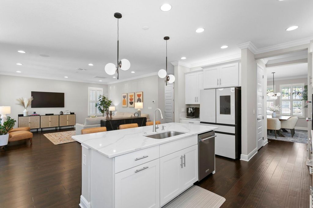 Image 27 of property listing at 2702 W CASS STREET, Tampa, FL 33609