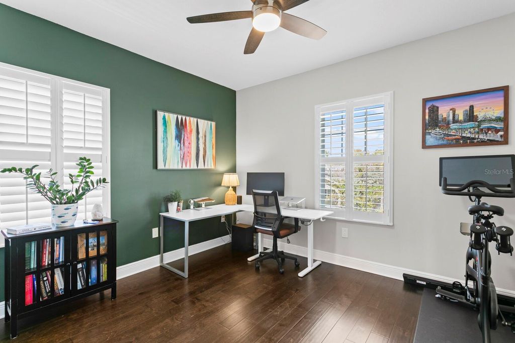 Image 40 of property listing at 2702 W CASS STREET, Tampa, FL 33609