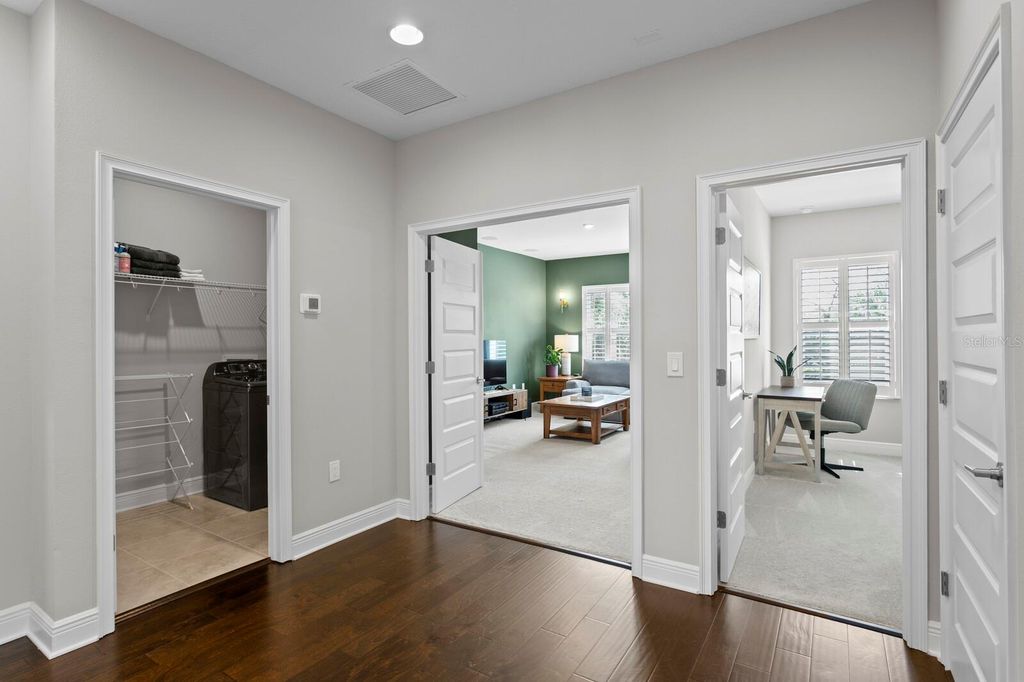 Image 43 of property listing at 2702 W CASS STREET, Tampa, FL 33609