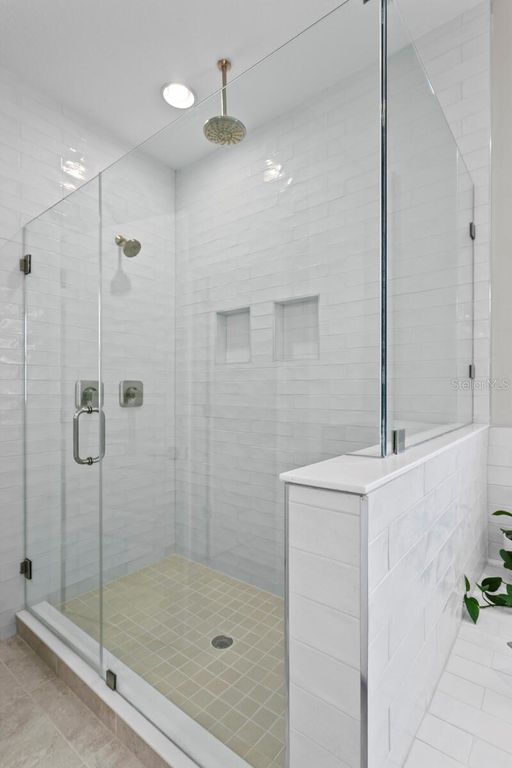 Image 54 of property listing at 2702 W CASS STREET, Tampa, FL 33609