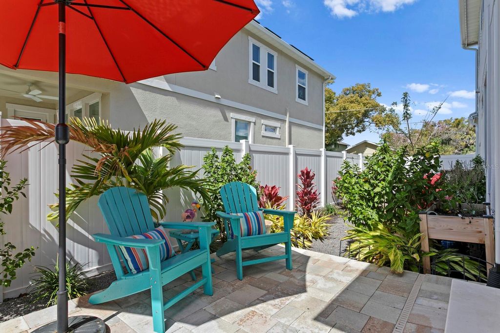 Image 9 of property listing at 2702 W CASS STREET, Tampa, FL 33609