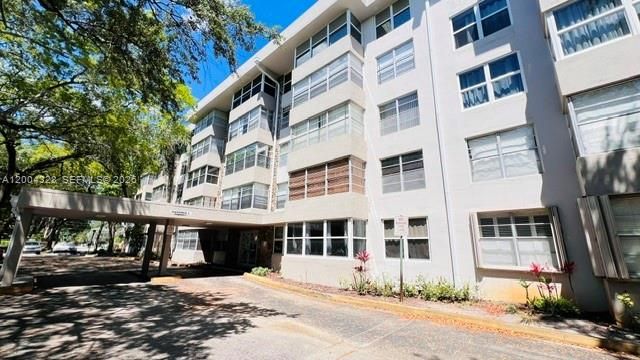 6500 Cypress Rd 402, Plantation, FL 33317