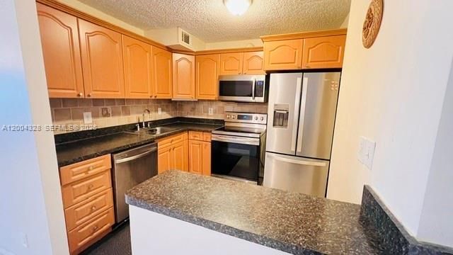 6500 Cypress Rd 402, Plantation, FL 33317