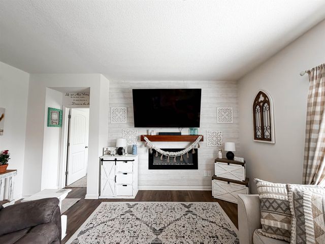 4806 BARRETT OAKS DR, Millington, TN 38053