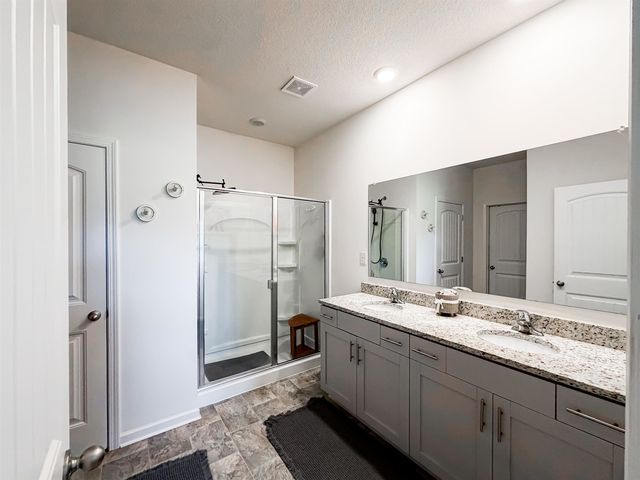 4806 BARRETT OAKS DR, Millington, TN 38053