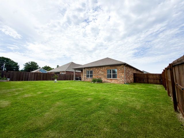 4806 BARRETT OAKS DR, Millington, TN 38053