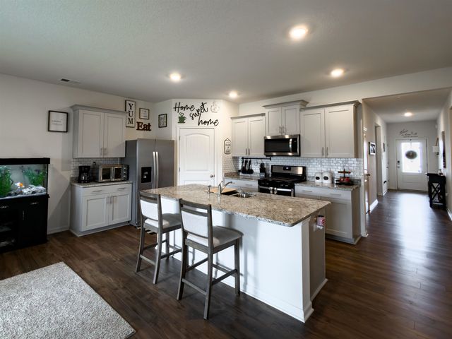 4806 BARRETT OAKS DR, Millington, TN 38053