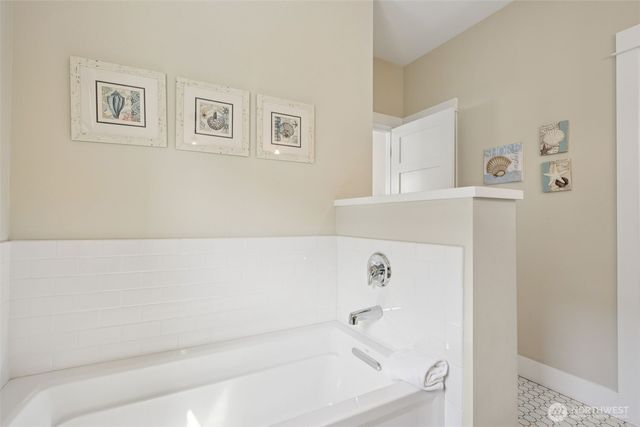 21 N Glen Lane, Pacific Beach, WA 98571