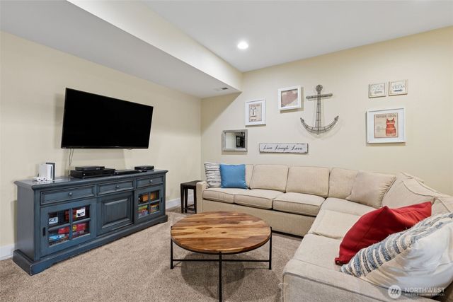 21 N Glen Lane, Pacific Beach, WA 98571