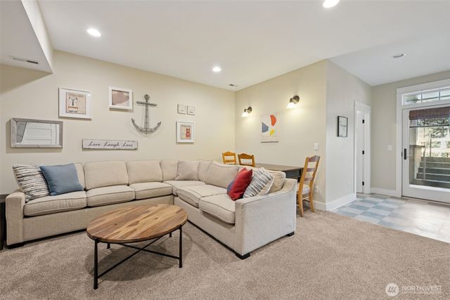 21 N Glen Lane, Pacific Beach, WA 98571