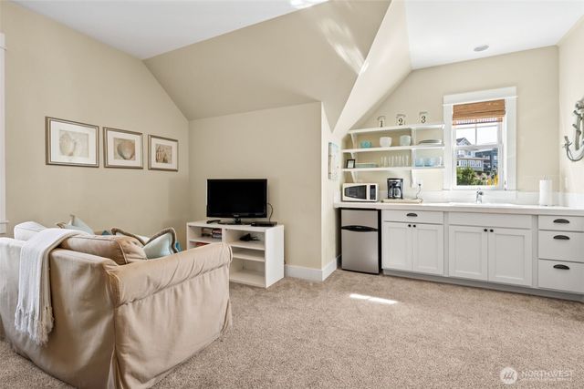 21 N Glen Lane, Pacific Beach, WA 98571