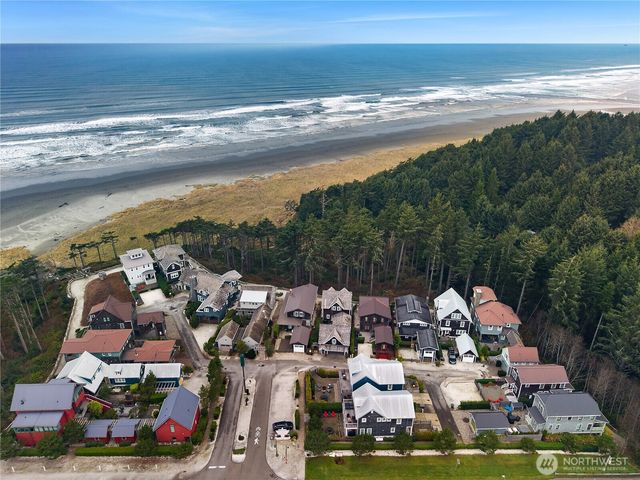 21 N Glen Lane, Pacific Beach, WA 98571
