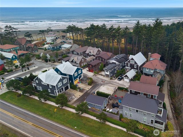 21 N Glen Lane, Pacific Beach, WA 98571