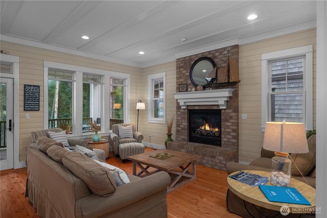 21 N Glen Lane, Pacific Beach, WA 98571