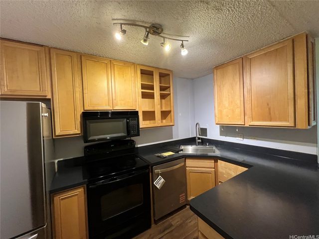1400 Pensacola Street 706, Honolulu, HI 96822