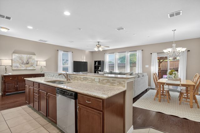 418 Hamilton Street, Lewisville, TX 75067