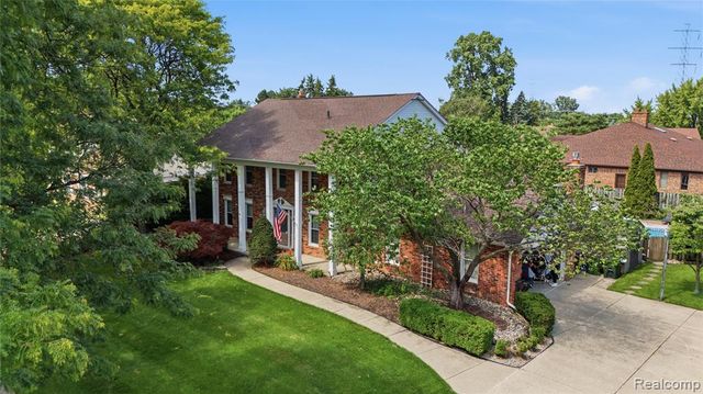 46884 Ben Franklin Drive, Utica, MI 48315