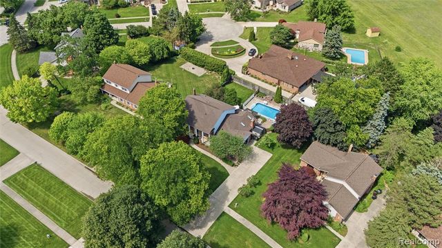 46884 Ben Franklin Drive, Utica, MI 48315
