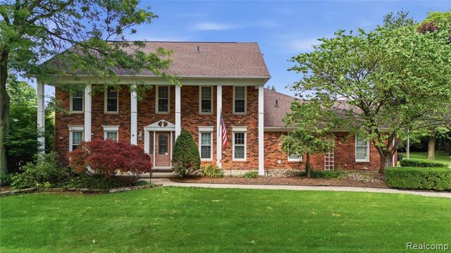 46884 Ben Franklin Drive, Utica, MI 48315
