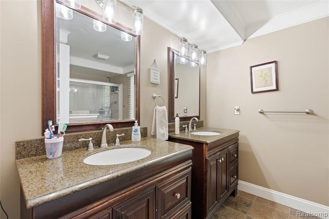 46884 Ben Franklin Drive, Utica, MI 48315