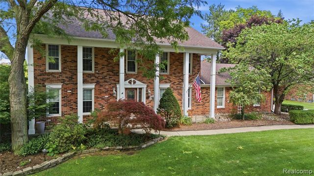 46884 Ben Franklin Drive, Utica, MI 48315