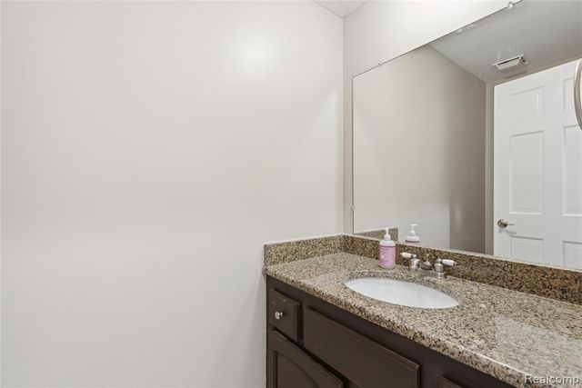 46884 Ben Franklin Drive, Utica, MI 48315