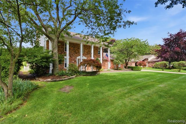 46884 Ben Franklin Drive, Utica, MI 48315