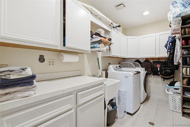 46884 Ben Franklin Drive, Utica, MI 48315