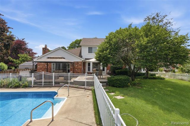 46884 Ben Franklin Drive, Utica, MI 48315