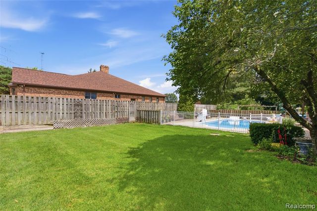 46884 Ben Franklin Drive, Utica, MI 48315